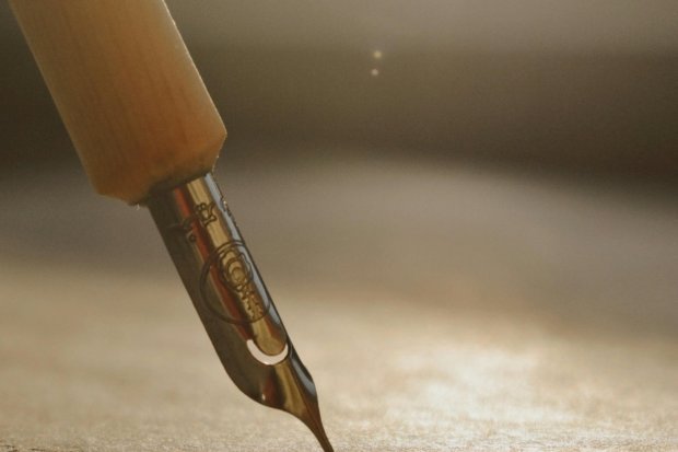 Inkwell pen close-up